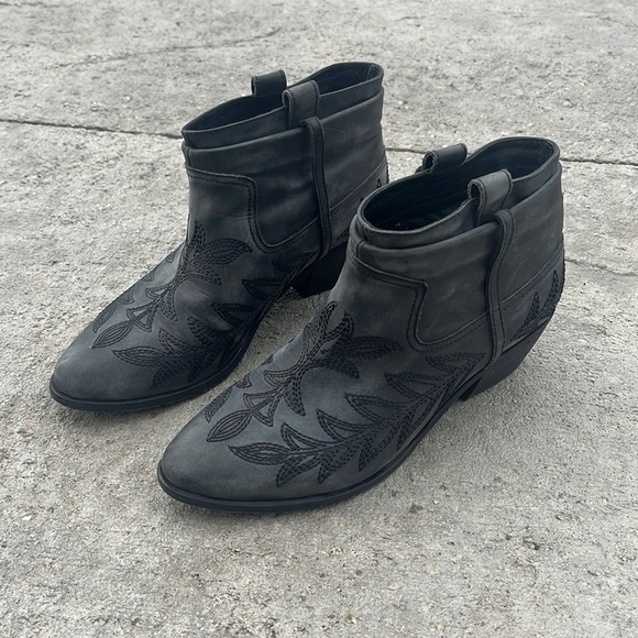 Joie Ajax Black Leather Embroidered booties size womens 38 - Picture 1 of 8